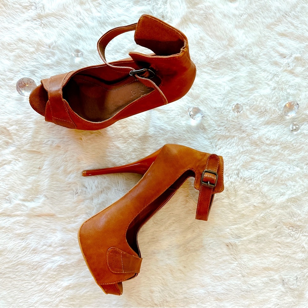 ILIANA BROWN PEEP TOE HEELS - Size 8.5